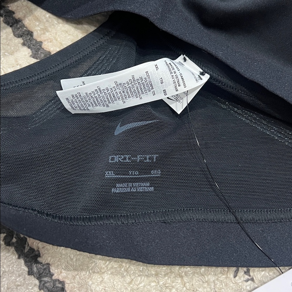 Nike Women's Black Strappy Sports Bra NWT - Picture 2 of 6